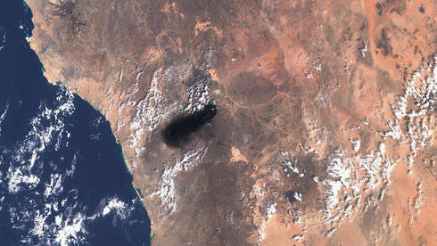 צילום: AFP PHOTO / (C) "© 2026 Copernicus Sentinel Data סעודיה סגרה צינור נפט מרכזי שהותקף; טראמפ: "איראן ככל הנראה אחראית לכך"