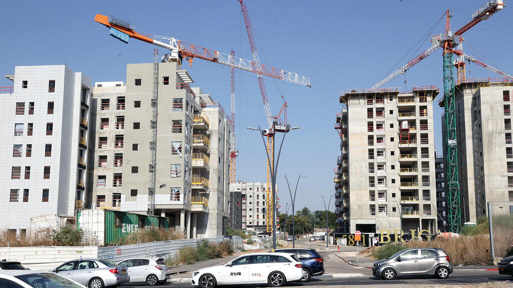 פרויקט בנייה ברעננה (צילום: יריב כץ) בנייה חדשה מתחם המאה ב רעננה