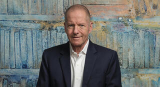 רשף בביתו בתל אביב, בשבוע שעבר. "הגעתי לתחום החינוך במקרה, אבל גיליתי אותו והתחלתי להאמין בו. אחרי שמכרתי את קידום, הבנתי שאני רוצה להמשיך בו"