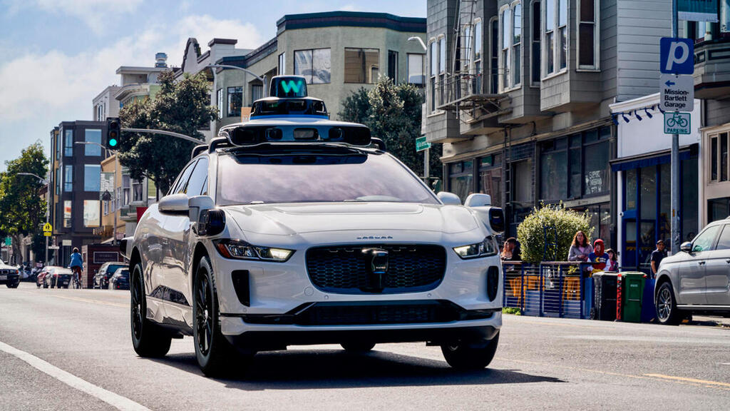 מונית אוטונומית של Waymo. דוחקת את הנהגים מחוץ לשוק העבודה (צילום: Waymo) מונית אוטונומית וויימו waymo לוס אנג'לס רכב אוטונומי