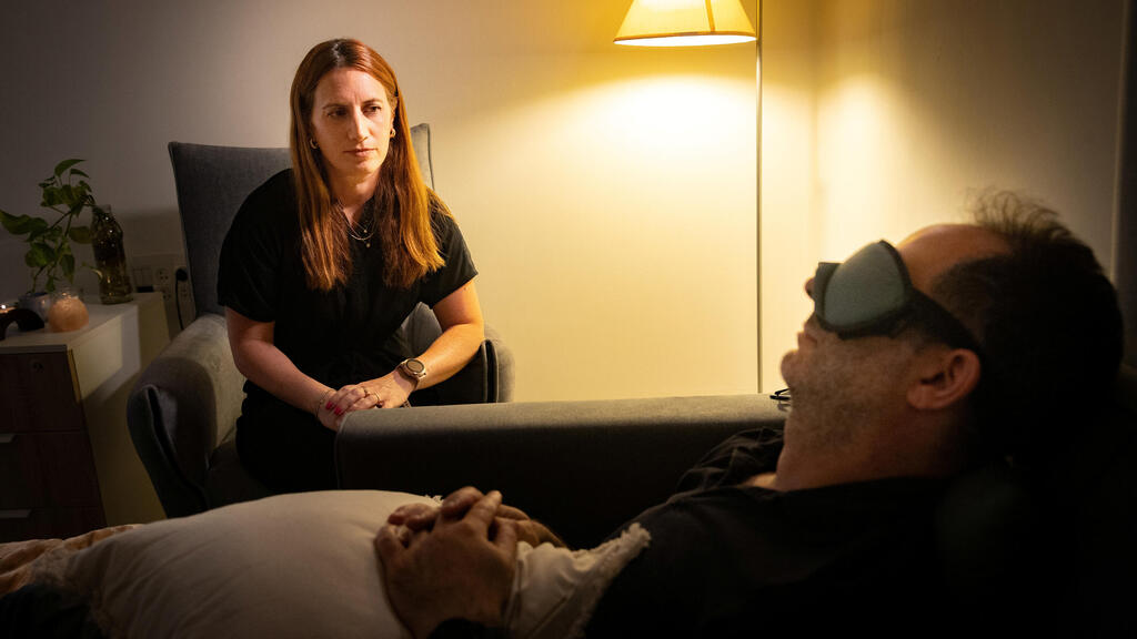 זיוון ומטופל במרכז הרפואי הרצוג. טיפול ב־ MDMA נמשך שמונה שעות ואחריו המטופל לן במקום