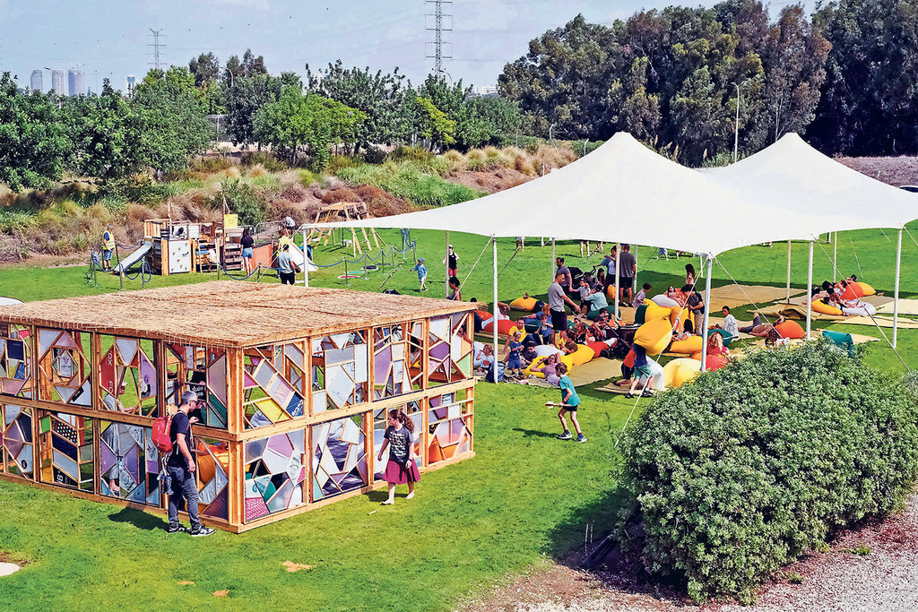 הלונה ג'אנק בחירייה (צילום: אמנון האס) פנאי הלונה ג'אנק פארק המיחזור חירייה