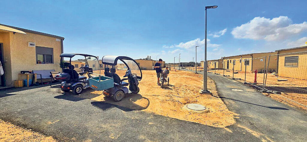 קרווילות ב חצרים עבור מפוני קיבוץ בארי