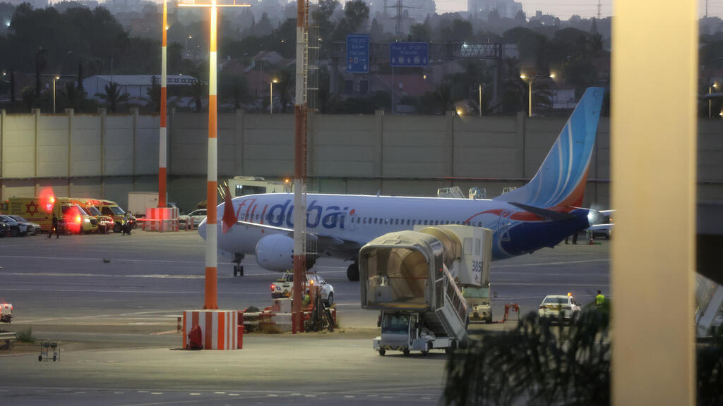 נחיתת מטוס פליי דובאי בנמל התעופה בן גוריון (צילום: יריב כץ) נחיתת מטוס פליי דובאי בנמל התעופה בן גוריון נתב"ג צוותי חילוץ והצלה