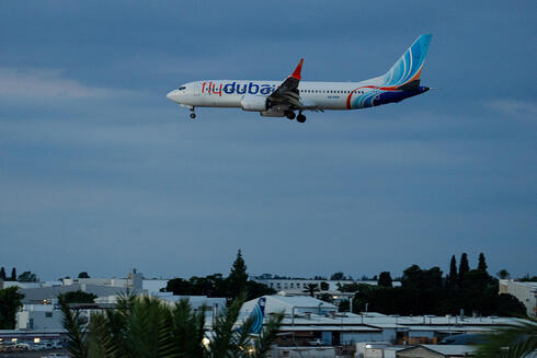 Flydubai flight above Ben Gurion. Flydubai flight above Ben Gurion.