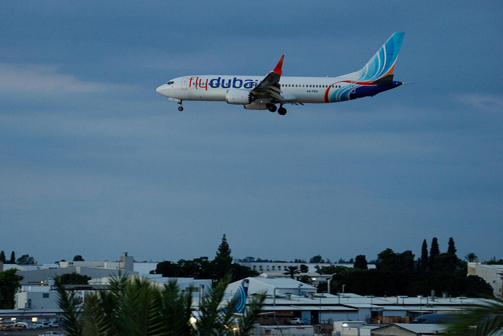 Flydubai flight above Ben Gurion. (Photo: Getty Images/ Erik Marmor) נחיתת מטוס פליי דובאי בנמל התעופה בן גוריון נתב"ג