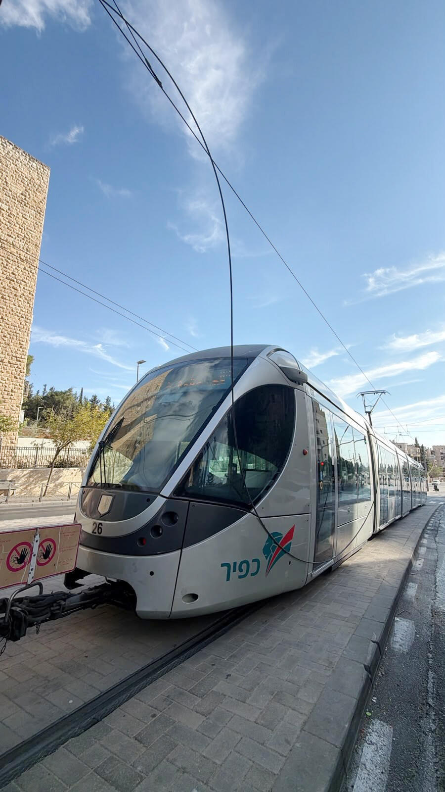 הכבל שנקרע תקלה כבל קרוע הקו האדום של הרכבת הקלה ב ירושלים 5.10.26