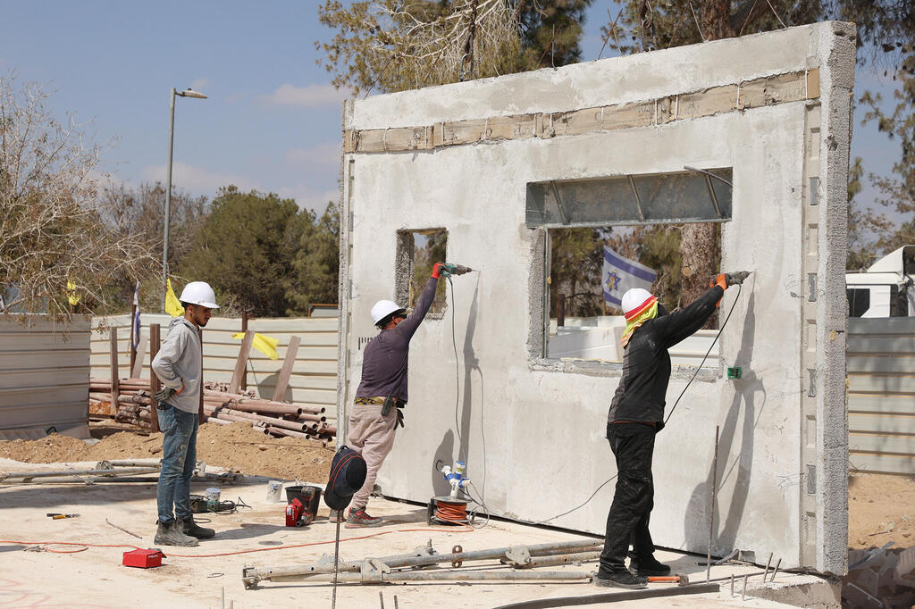 בנייה שיקום שכונה ב קיבוץ ניר עוז לארך טבח ה 7.10.23