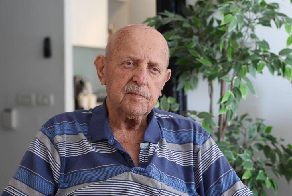 האב עמוס אפשטיין, שהלך לעולמו השנה. "ינקתי עסקים מגיל צעיר, למרות שאנחנו קיבוצניקים" (צילום מסך מתוך עדות 710) האב עמוס אפשטיין, שנפטר השנה. "ינקתי עסקים מגיל צעיר, למרות שאנחנו קיבוצניקים"