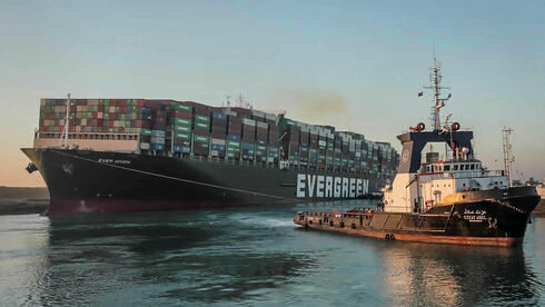 צילום: Suez Canal Authority via AP תעלת סואץ מתאוששת אבל רחוקה מהשיא