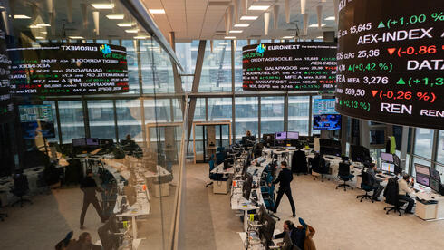 צילום: Nathan Laine/Bloomberg מגמה שלילית גם בבורסות אירופה; מחירי הנפט קופצים ביותר מ-3%
