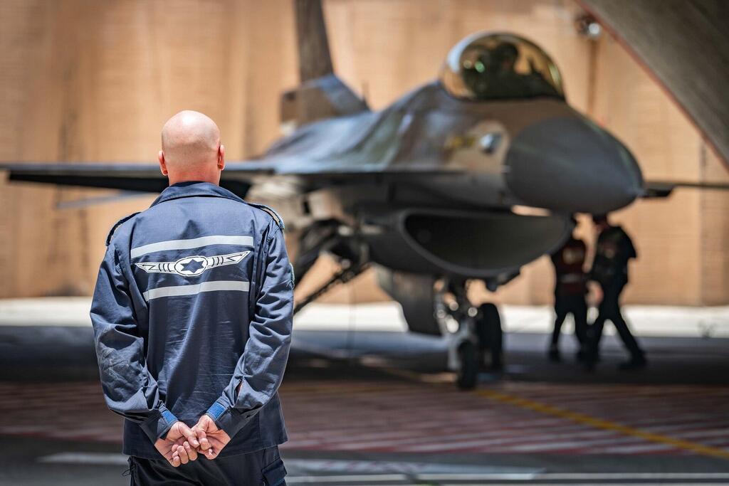 הגיבורים השקטים של חיל האוויר (צילום: עמית אגרונוב, חיל האוויר ) הקברניט המערך הטכני מטוסים 2