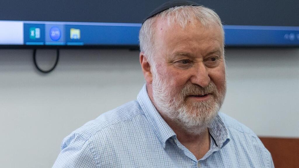 אביחי מנדלבליט באולם בית המשפט (צילום: חיים גולדברג/פלאש90) אביחי מנדלבליט באולם בית המשפט