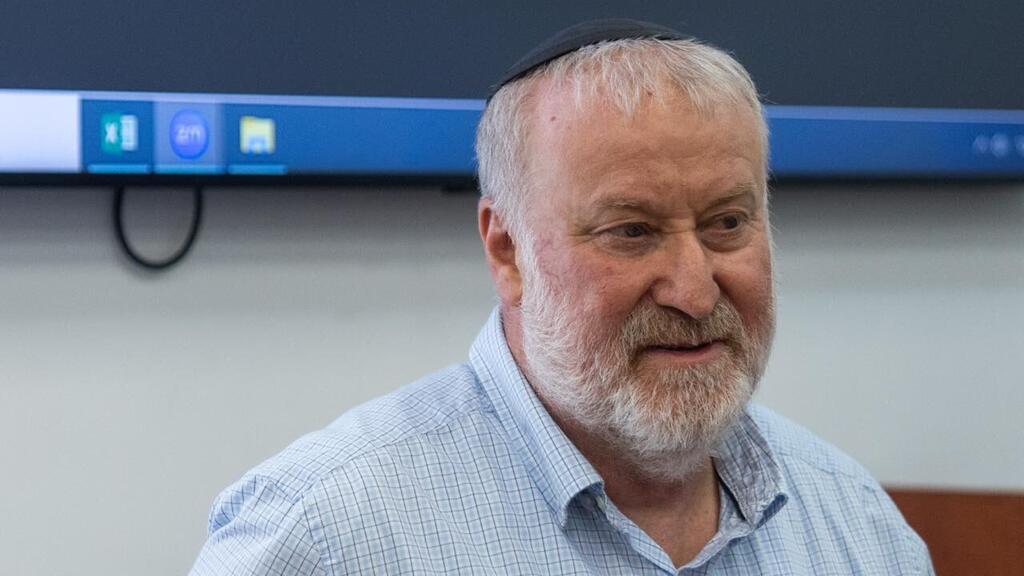 אביחי מנדלבליט באולם בית המשפט, היום. המנהיגות לא משהו (צילום: חיים גולדברג/פלאש90) אביחי מנדלבליט באולם בית המשפט