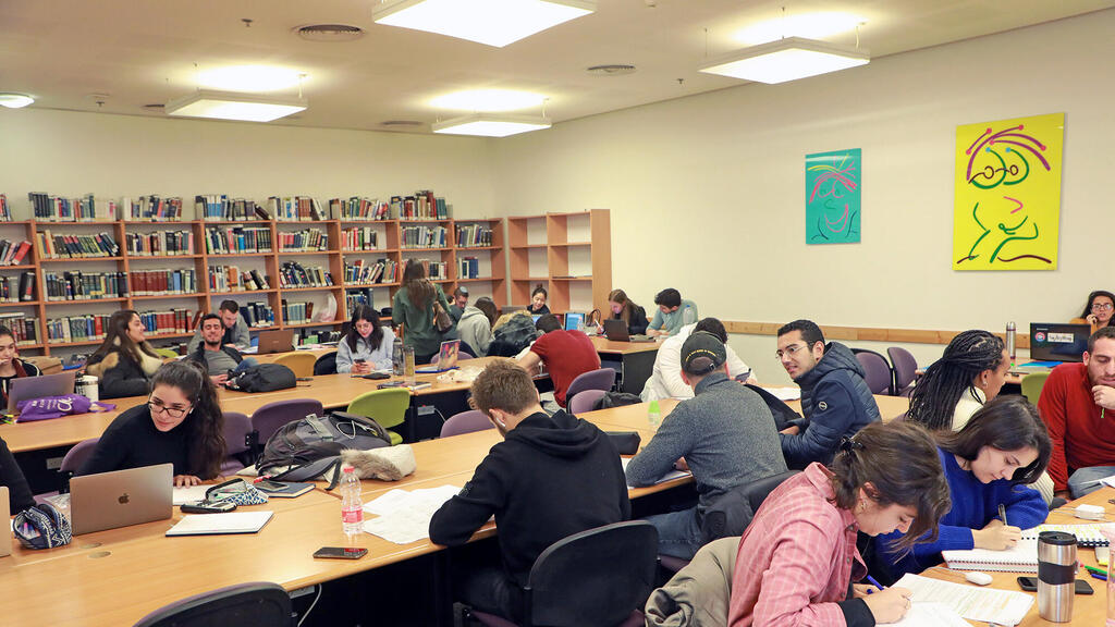 Students at Reichman University, Herzliya (Dana Kopel) סטודנטים של המרכז הבינתחומי ב הרצליה