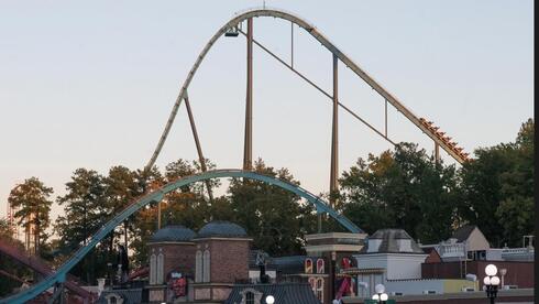 Photograph: Christopher Oquendo/ZUMA Press Wire/Shutterstock מניית Six Flags נופלת לאחר תאונה קטלנית ברכבת הרים בג'ורג'יה