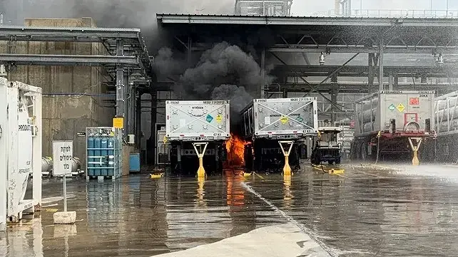 The fire at Intel Kiryat Gat. (Photo: Fire and Rescue Services) פיצוץ ושריפה מפעל אינטל קרית גת 14 באוקטובר 26