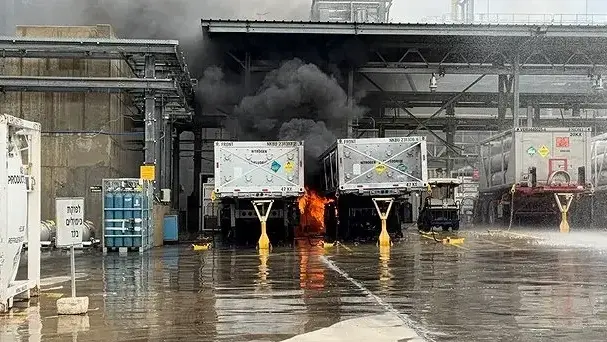 זירת הפיצוץ בשבוע שעבר (צילום: כבאות והצלה) פיצוץ ושריפה מפעל אינטל קרית גת 14 באוקטובר 26