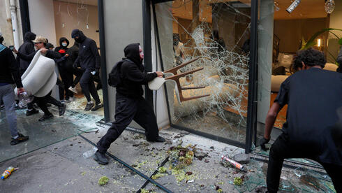 צילום: Carl Court/Getty Images המוסלמים והמהומות בצרפת: בין אבטלה, אפליה וזעם