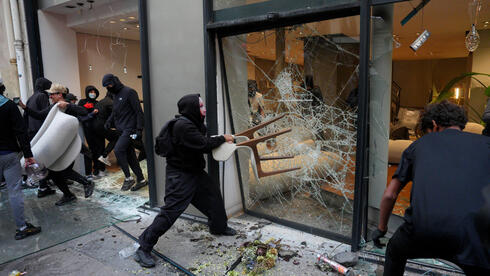 צילום: Carl Court/Getty Images בורסת פריז מאבדת 1.6%, זינוק בתשואות האג"ח; נאסד"ק מטפס מעל ל-1%