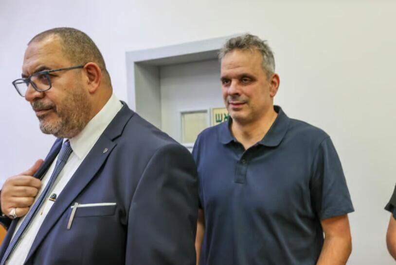 מיקי ביתן בבית המשפט. מעצרו הוארך בחמישה ימים (צילום: עידו ארז) מיקי ביתן בבית המשפט. מעצרו הוארך בחמישה ימים
