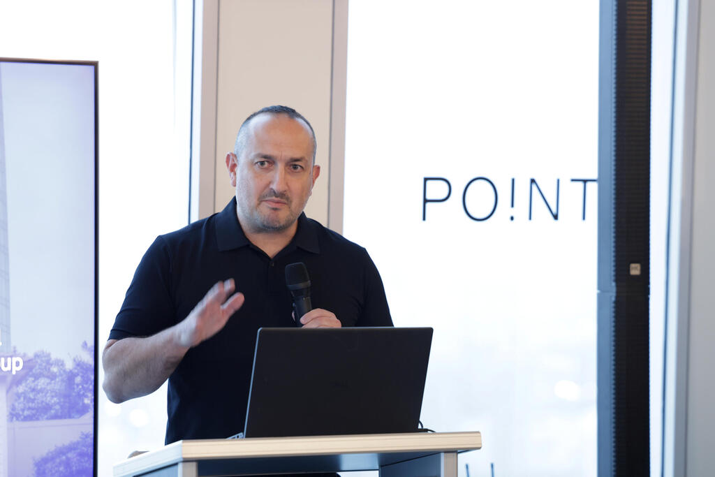 עודד סתר, סמנכ"ל עזריאלי וראש תחום המשרדים והמגורים להשכרה (צילום: אוראל כהן) כנס סקייל אפ האוס - לאומיטק - מינגלינג