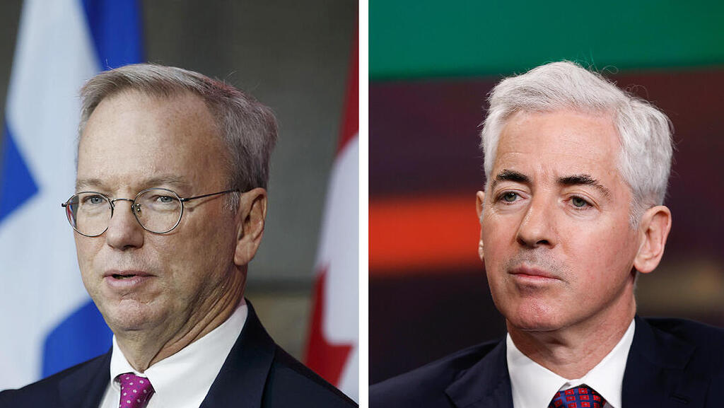 מימין: ביל אקמן ואריק שמידט (צילום: Jeenah Moon/Bloomberg) מימין ביל אקמן מייסד ומנכ"ל חברת ניהול קרנות הגידור פרשינג סקוור ומנכ"ל גוגל לשעבר אריק שמידט