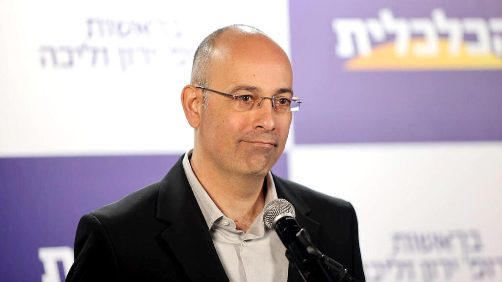 פרופ' ירון זליכה. "אין ספק שאצטרך לרדת משמעותית בהכנסתי עם הגיעי לכנסת. המשימה שלי - להוריד את יוקר המחיה בישראל" (צילום: מוטי קמחי) פרופ' ירון זליכה לשעבר החשב הכלכלי במשרד האוצר ויו"ר מפלגת הכלכלית