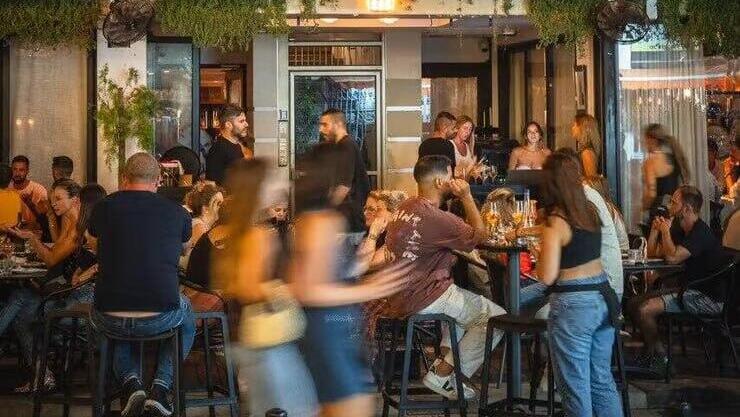 רחוב נחלת בנימין בתל אביב בלילה