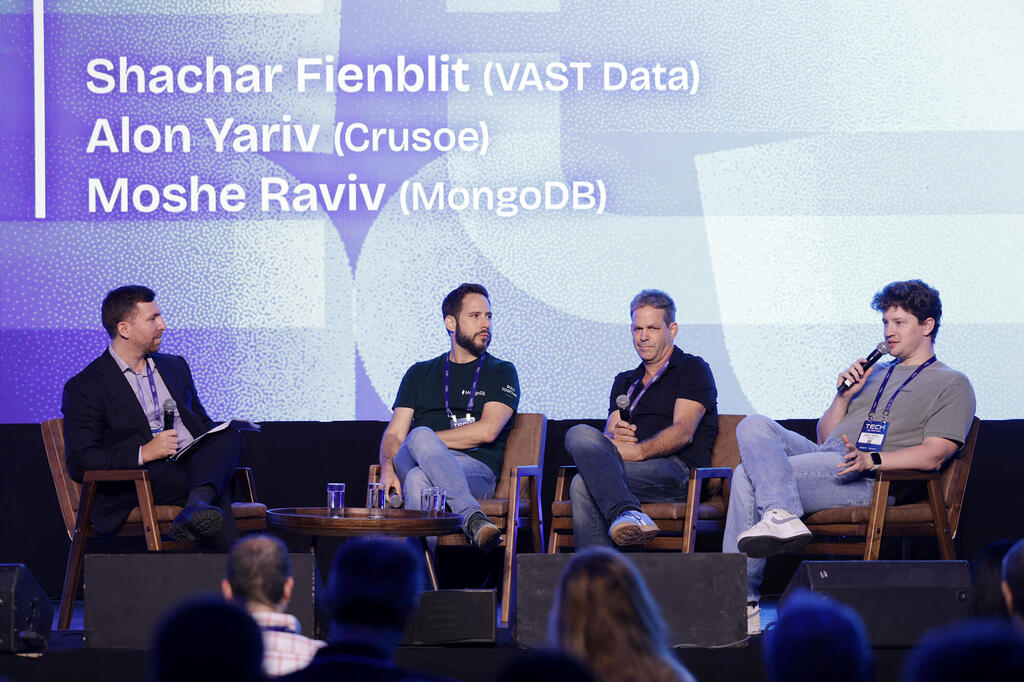 TECH1 2026 Conference: From right: Alon Yariv: (VAST), Shahar Feinblit (Crusoe), Moshe Raviv (MongoDB), and Nate Rosen (Blackstone). (Photo: Orel Cohen) כנס TECH1 2026 - פאנל AI Picks & Shovels - מימין אלון יריב VAST שחר פינבליט Data Crusoe משה רביב MongoDB נתניאל רוזן בלקסטון