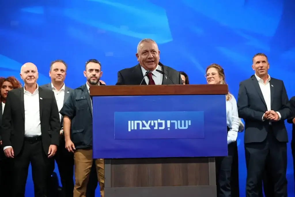 איזנקוט נואם 