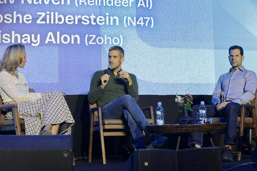 Tech1 conference panel. From right: Moshe Zilberstein (N47), Yoav Naveh (Reindeer AI), and Shelley Oppenheimer-Levi (EY). (Photo: Nimrod Glickman) כנס TECH1 2026 - פאנל AI and the Corporate – מימין משה זילברשטיין N47 יואב נוה Reindeer AI ו שלי אופנהיימר לוי EY