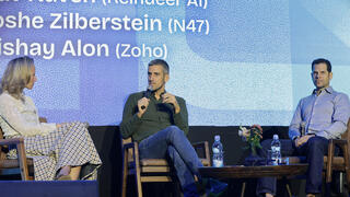 כנס TECH1 2026 - פאנל AI and the Corporate – מימין משה זילברשטיין N47 יואב נוה Reindeer AI ו שלי אופנהיימר לוי EY
