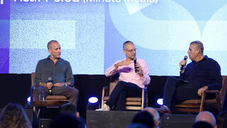 כנס TECH1 2026 - פאנל Then Came AI – מימין יונתן לבנדר KPMG יוני לוקסנבורג מייסד משותף ומנכל אלמנטור ו אסף פלד Minute Media