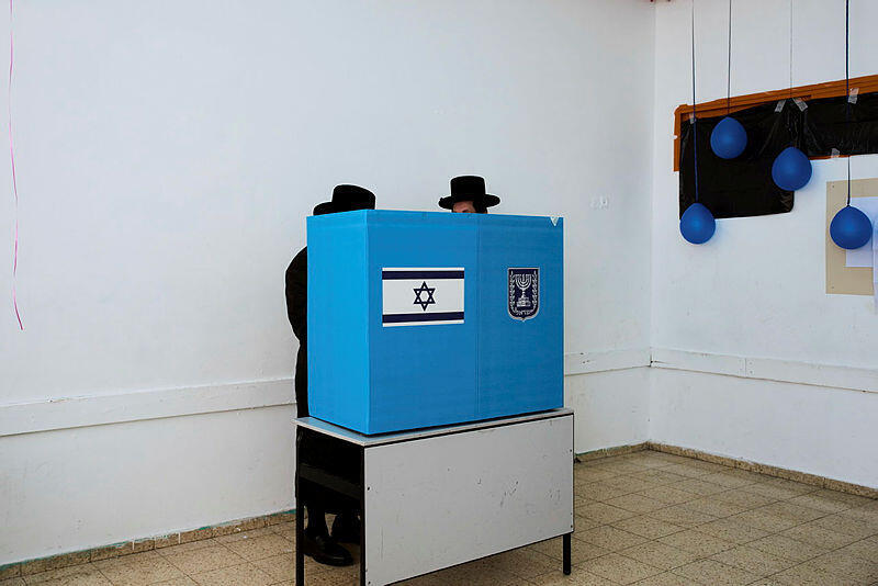 Voters in Bnei Brak. (Photo: AP Photo/Oded Balilty) מצביעים בבני ברק