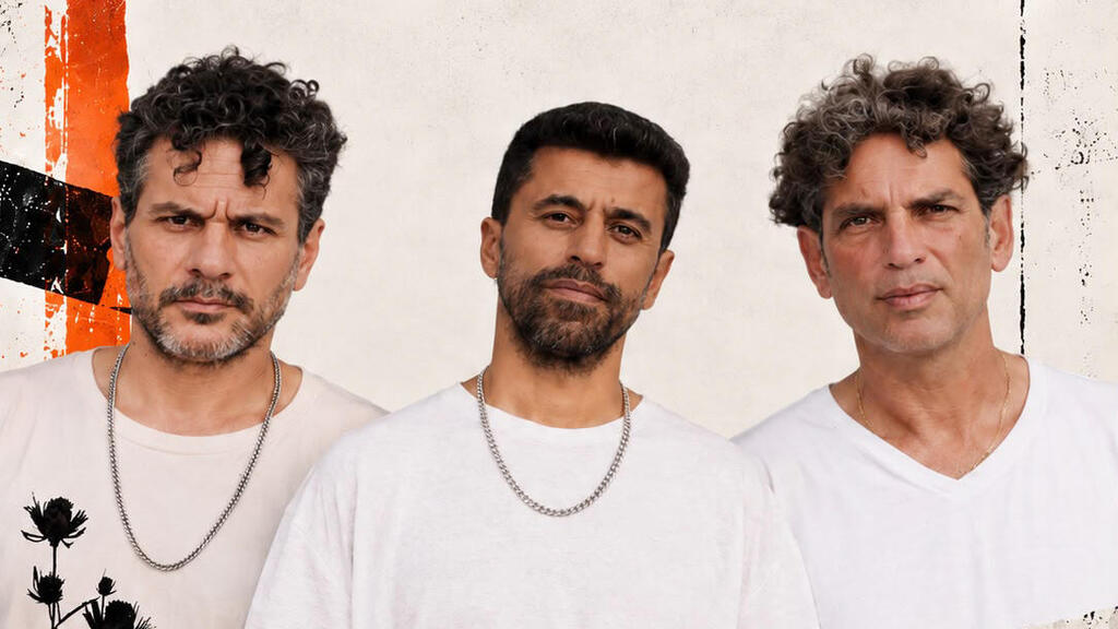 מימין גדי רונן תומר יוסף ו איתמר ציגלר חברי להקת החצר האחורית