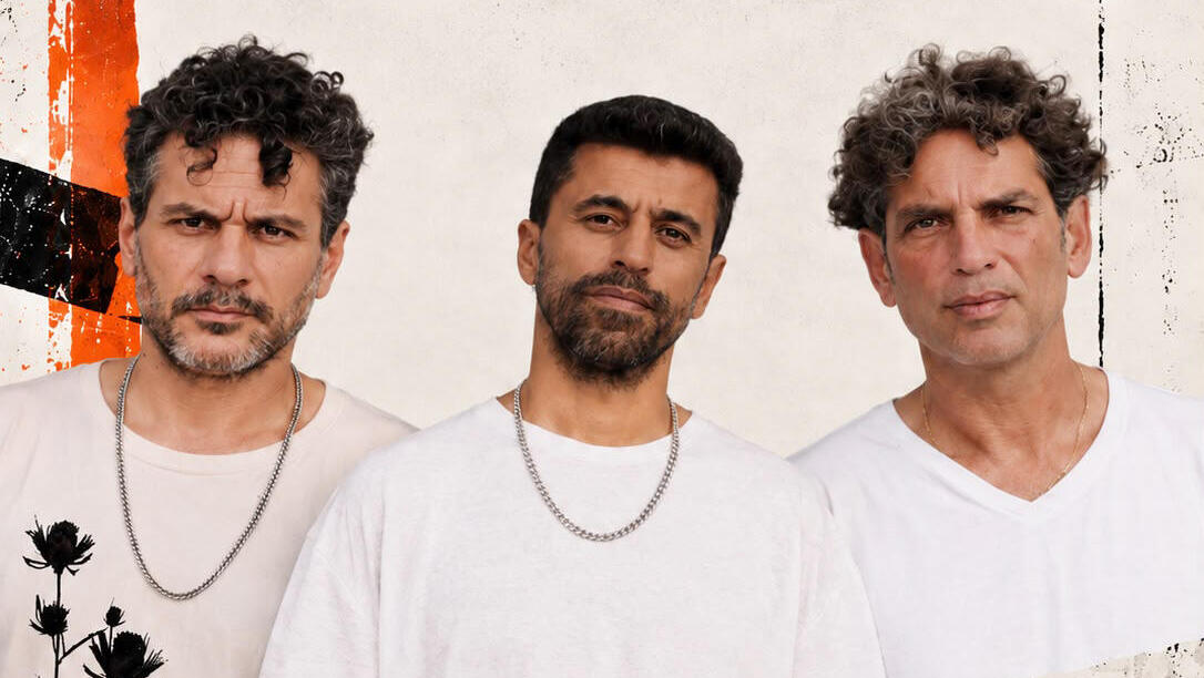 מימין גדי רונן תומר יוסף ו איתמר ציגלר חברי להקת החצר האחורית